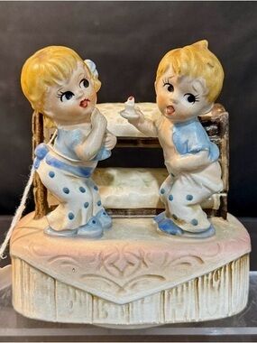 5 Musical figurines from 1980s
Collectors!!!!
